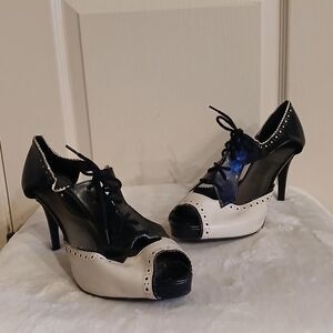 Y2K vintage black and white peep-toe lace-up oxford stiletto heels size 11